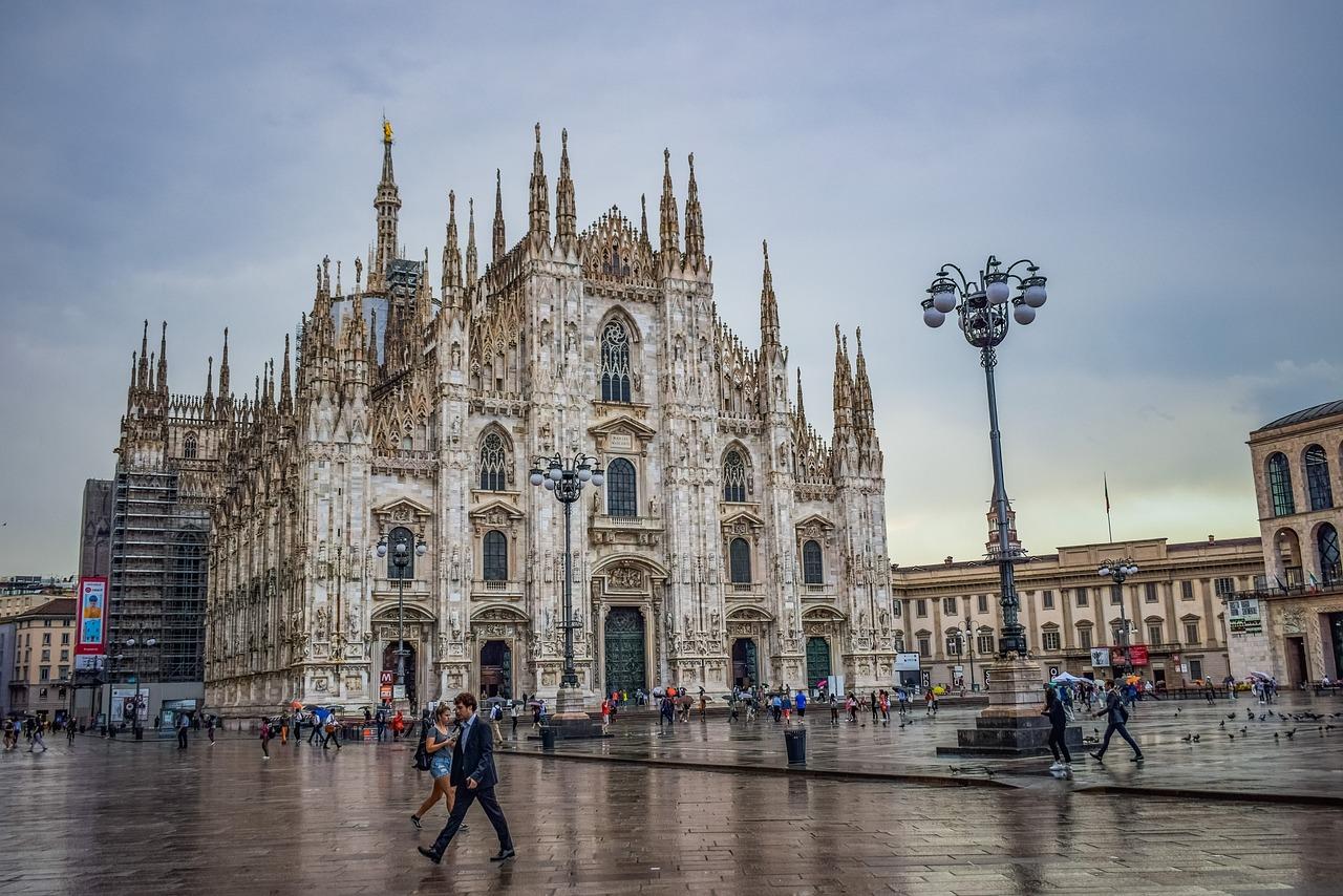 Exploring Iconic Cathedrals & Basilicas Around the World