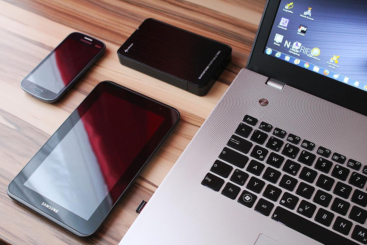 The Ultimate Gift Guide for Tech Enthusiasts Who Love to Travel