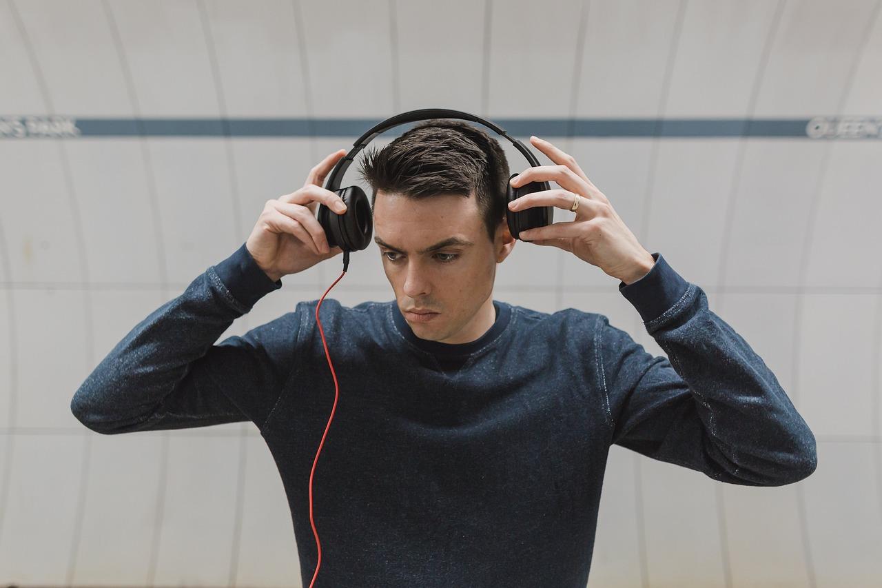 The Ultimate Gift Guide for Tech Enthusiasts Who Love to Travel