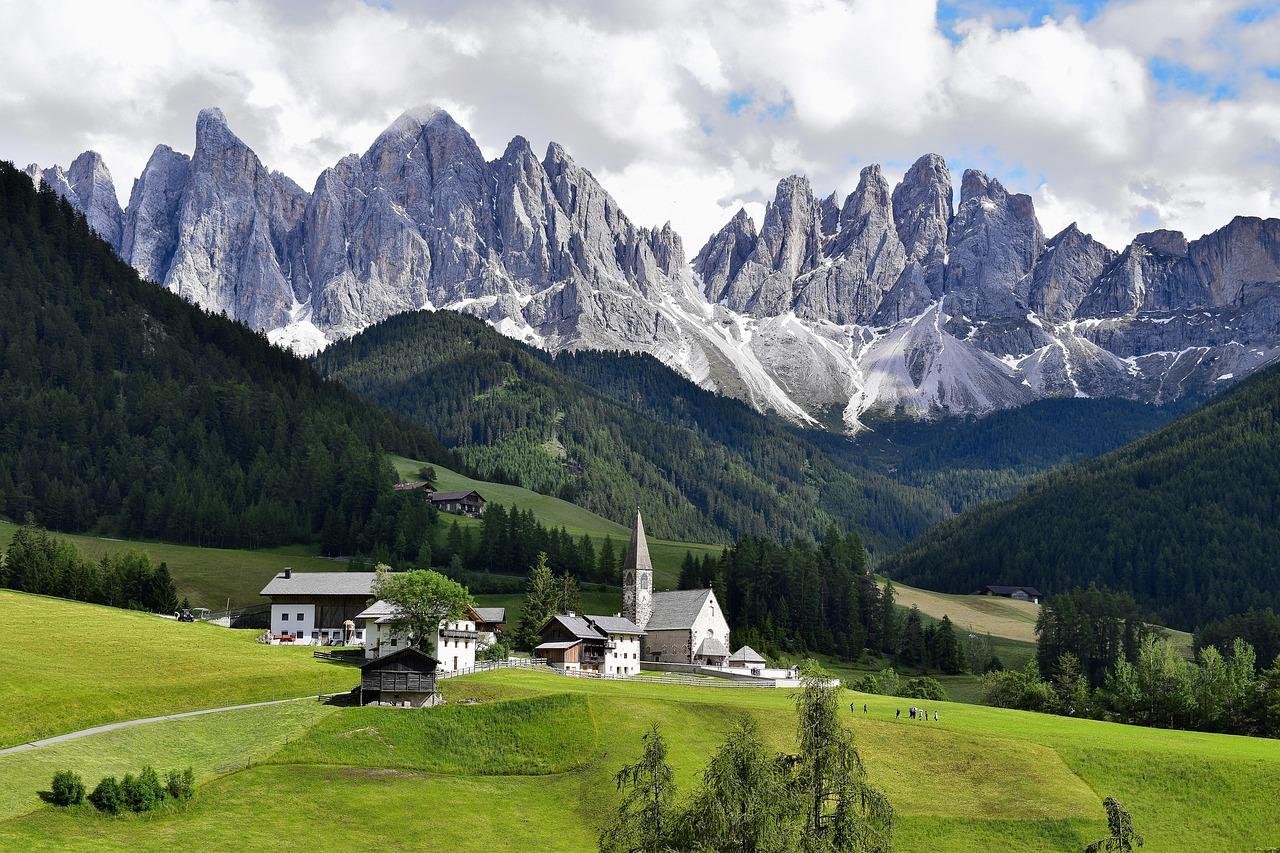 A Comprehensive Packing Guide for a European Summer Vacation