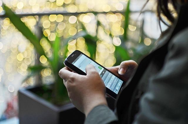 Cruise WiFi vs. Personal Hotspots: Which Do Most Travelers Choose?